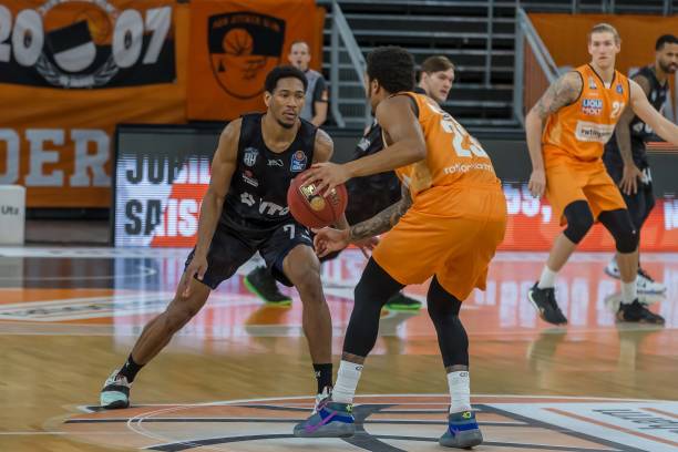 出线必须完 出线必须完