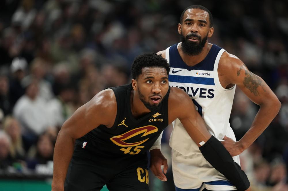 在胯下运球 在胯下运球